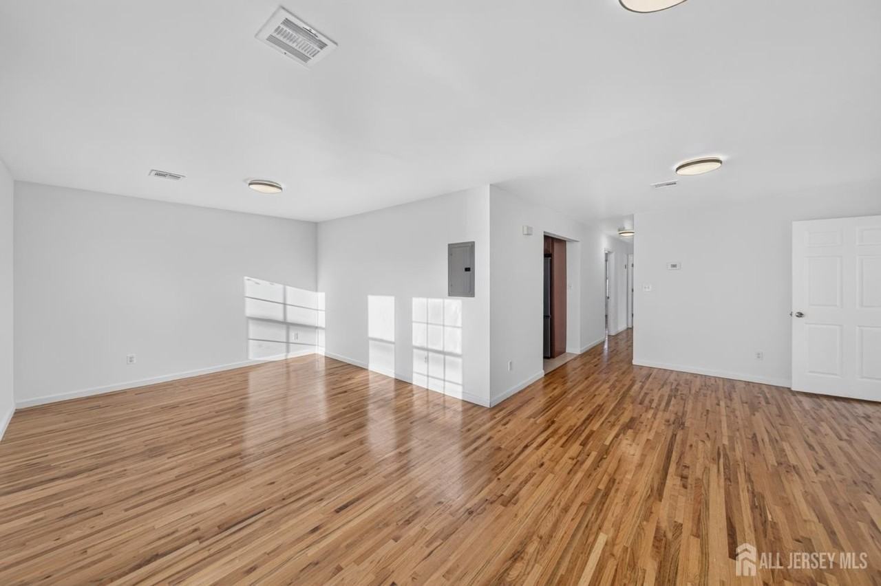 138 Pershing Ave #2 - Photo 3 of 11