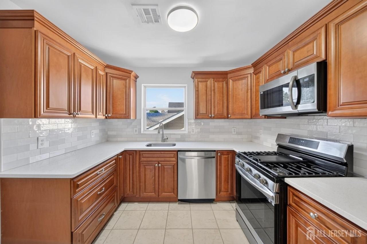 138 Pershing Ave #2 - Photo 4 of 11