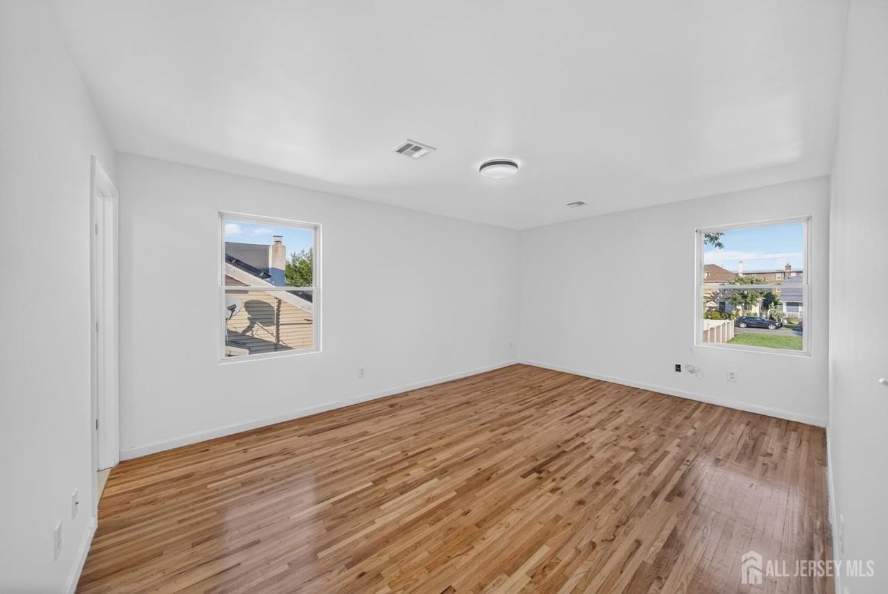 138 Pershing Ave #2 - Photo 6 of 11