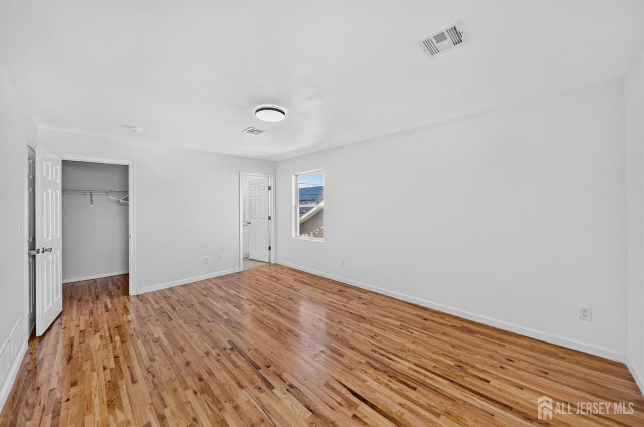 138 Pershing Ave #2 - Photo 7 of 11