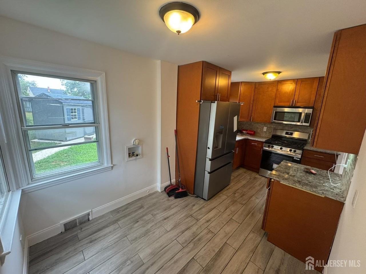 51 Kenwood Ter - Photo 3 of 27