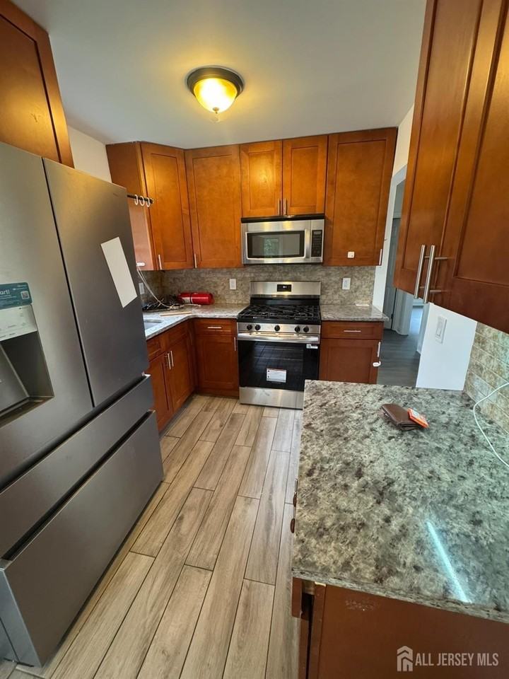 51 Kenwood Ter - Photo 4 of 27