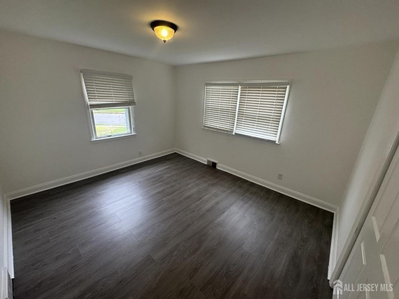 51 Kenwood Ter - Photo 6 of 27