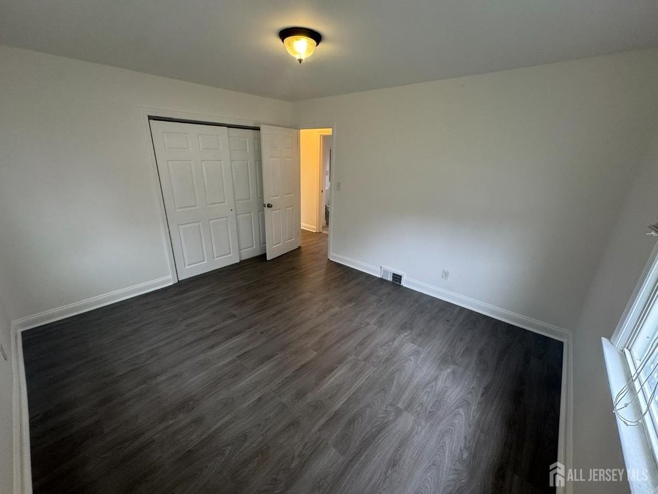 51 Kenwood Ter - Photo 7 of 27