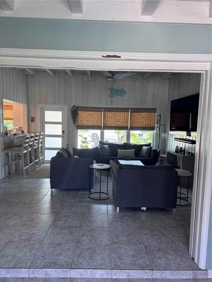 6304 Beechwood Ave - Photo 7 of 50