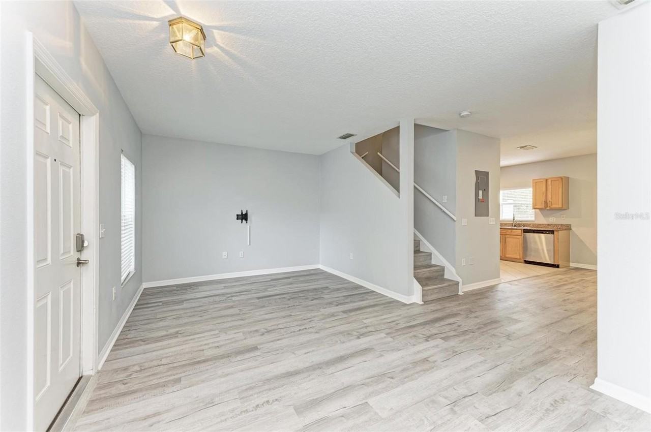 6218 Flagfish Ct #102 - Photo 7 of 32