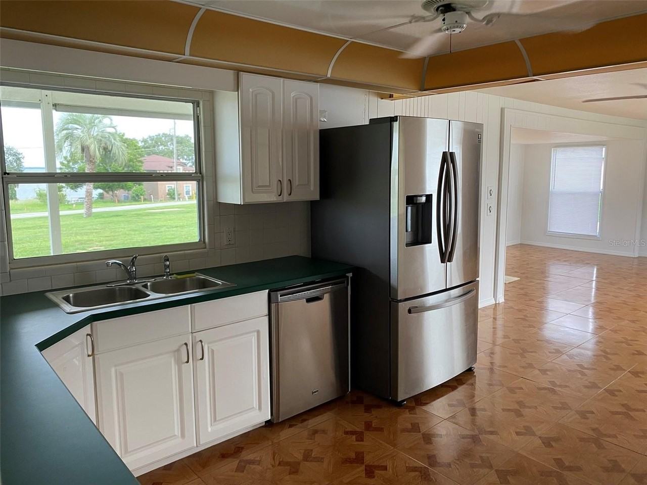 17653 Broad St - Photo 6 of 28
