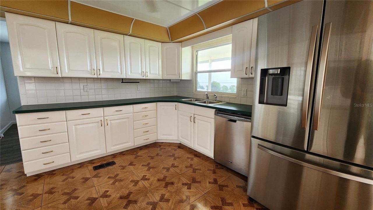 17653 Broad St - Photo 7 of 28