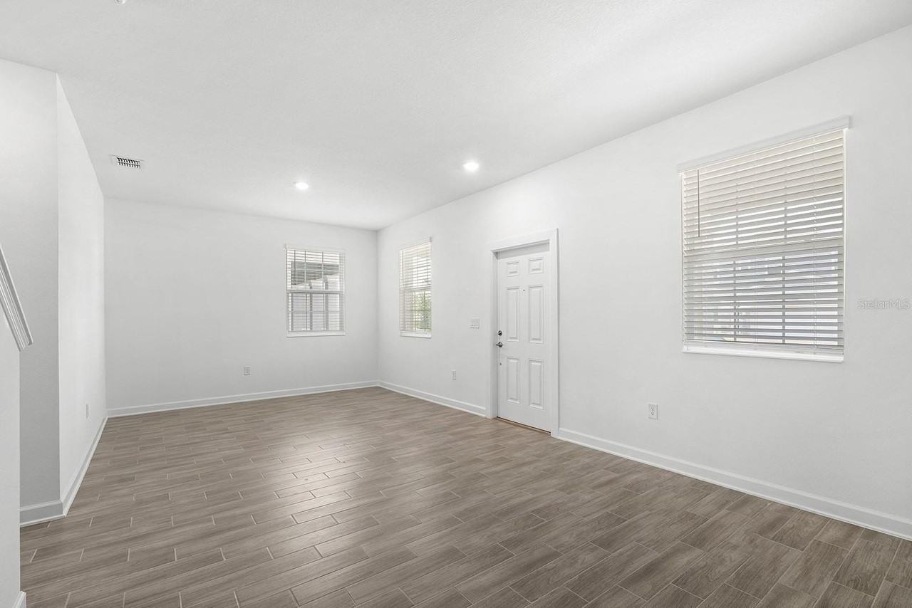 3039 Ella Way - Photo 4 of 35