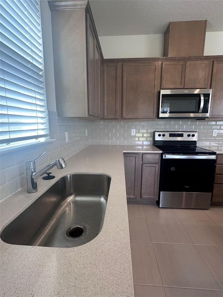 17539 Saw Palmetto Ave - Photo 6 of 19