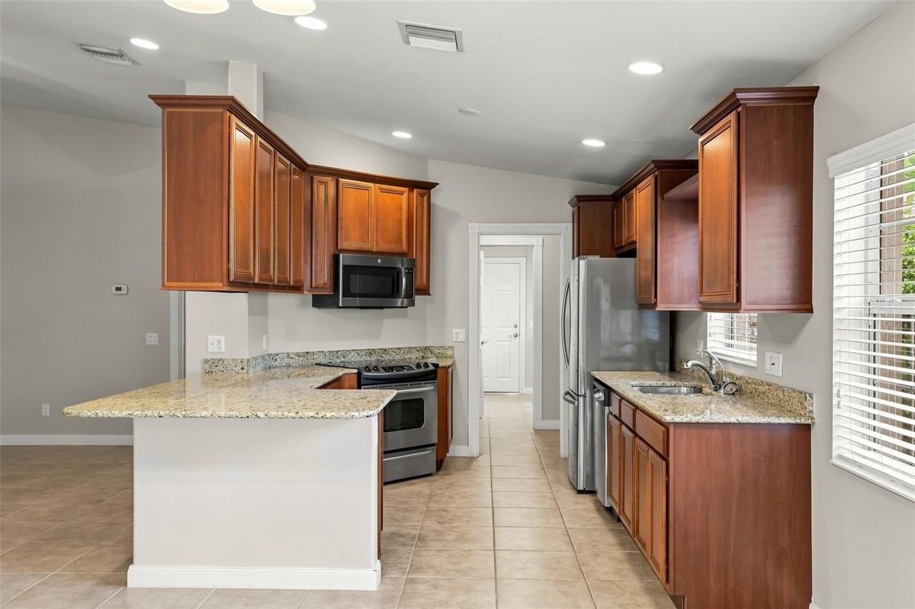 11972 Kajetan Ln - Photo 4 of 38