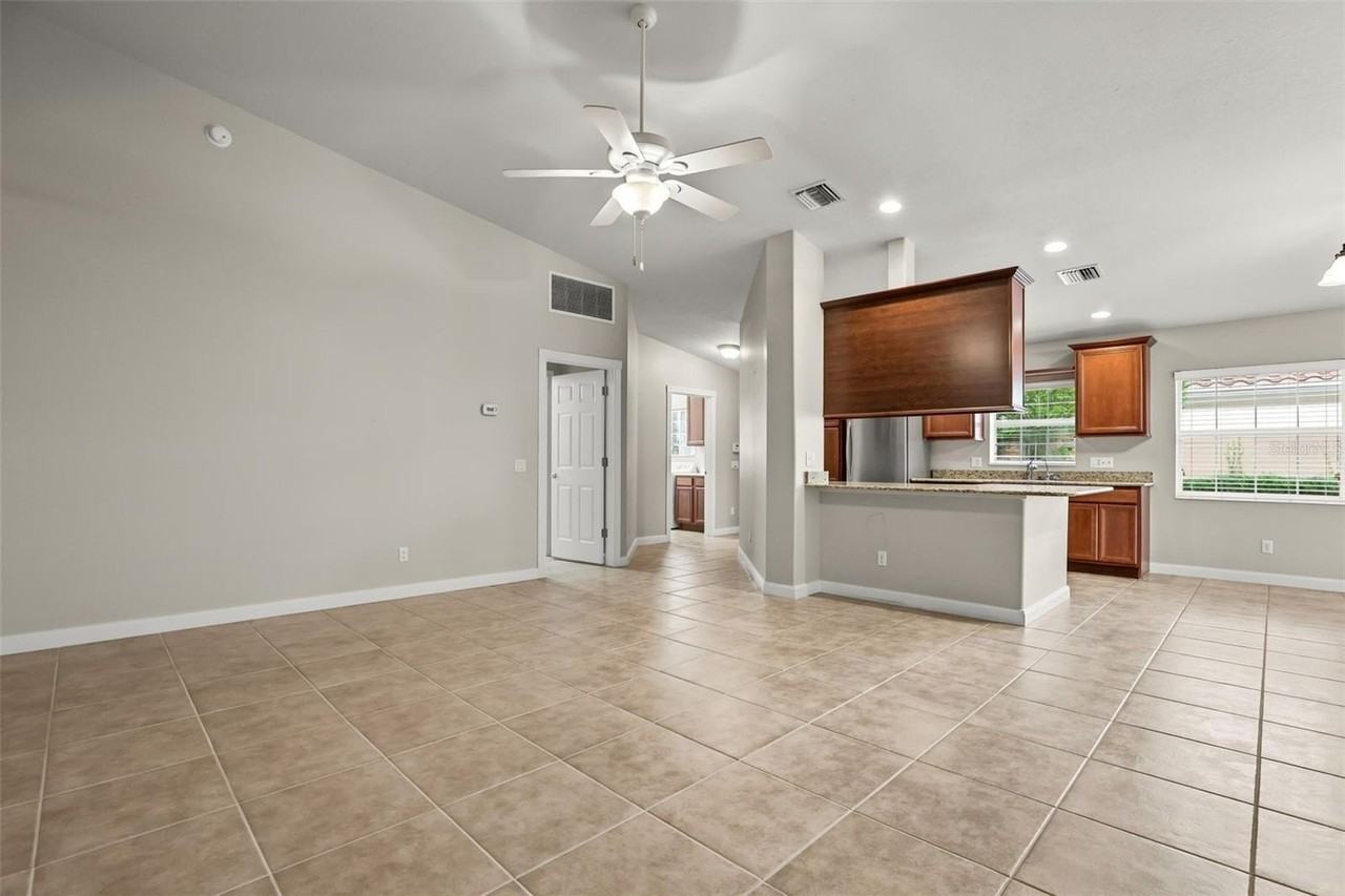 11972 Kajetan Ln - Photo 5 of 38