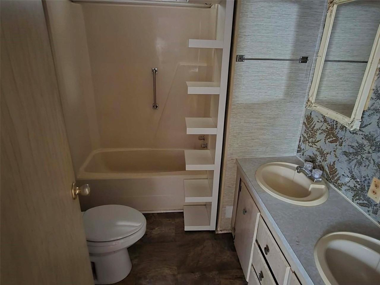 5930 Sw 61st Pl - Photo 5 of 15