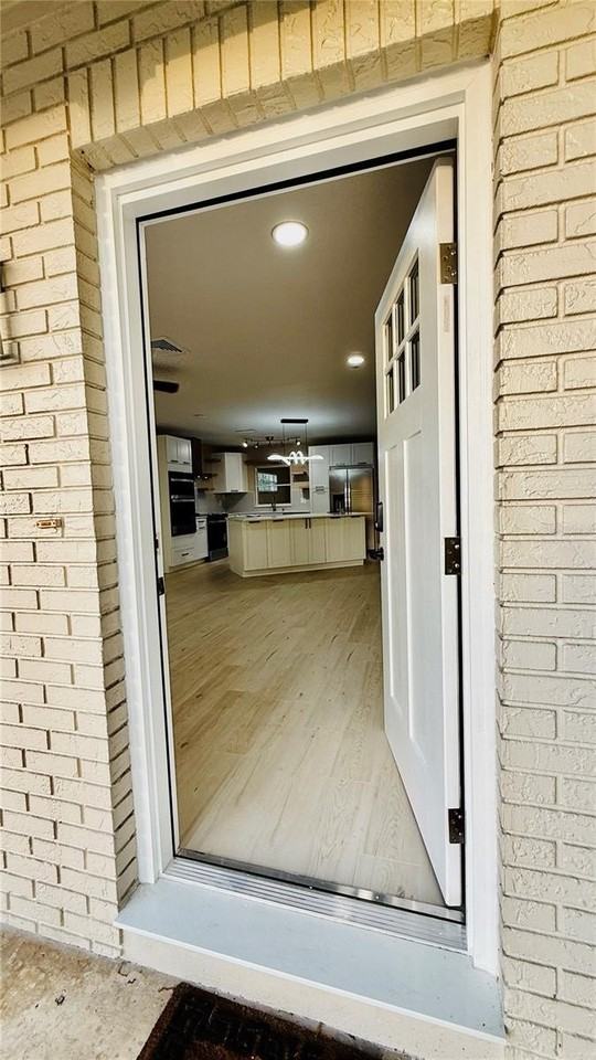 6409 Rosewood Dr - Photo 3 of 39
