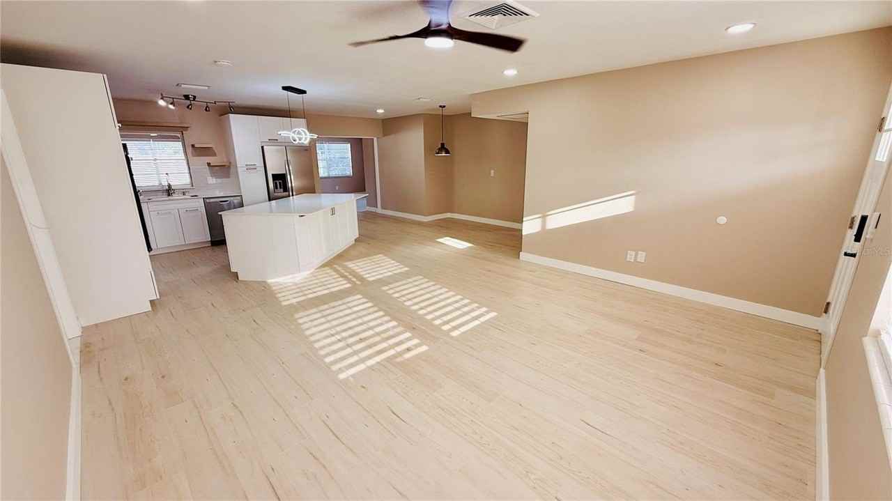 6409 Rosewood Dr - Photo 4 of 39