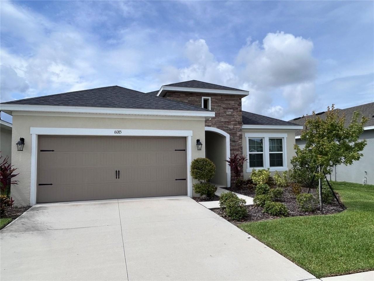 6085 Hidden Branch Dr - Photo 3 of 50