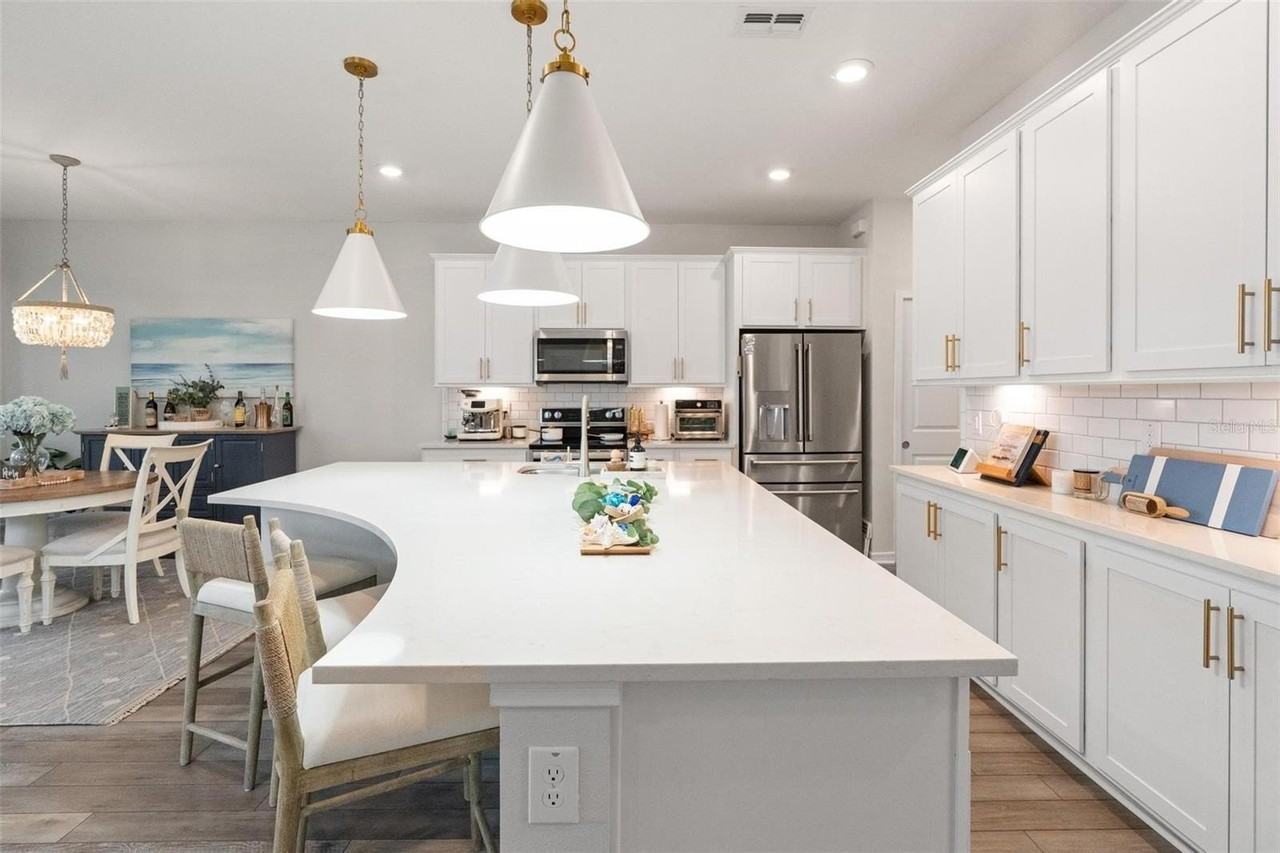 351 Surfside Ave Ne - Photo 4 of 33