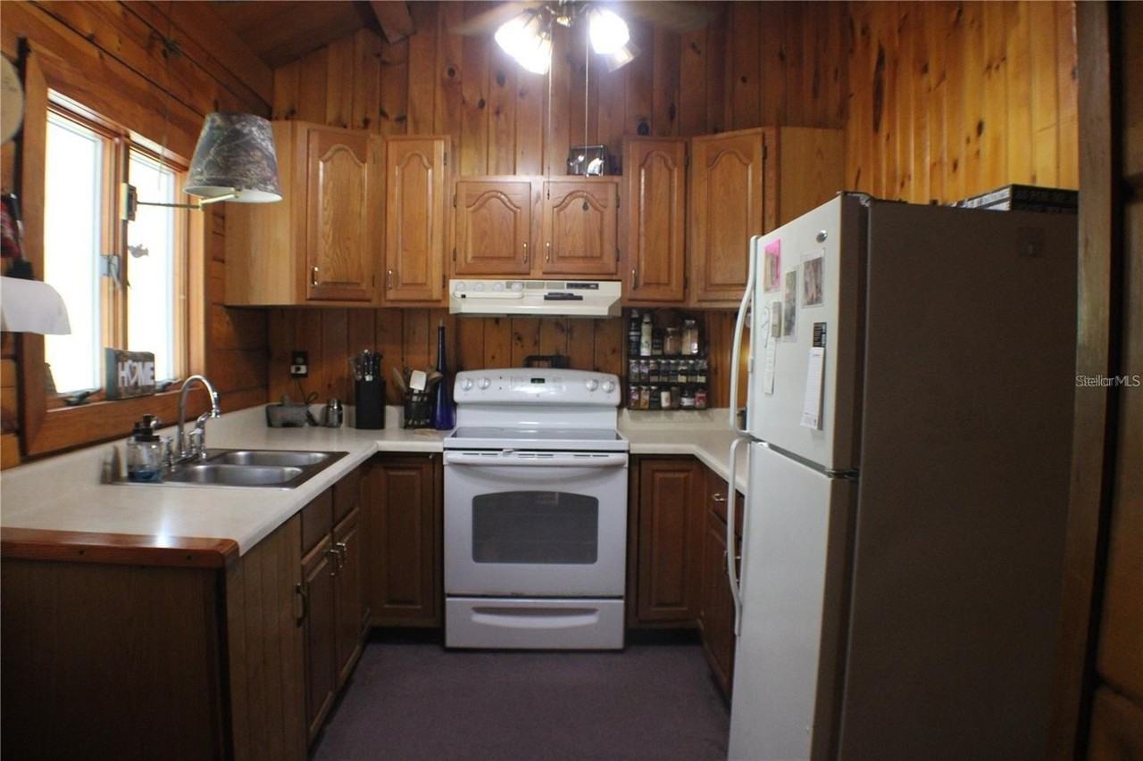 3045 Yorkshire Dr - Photo 3 of 24