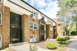 featured image of 152 Kearsing Pkwy #H