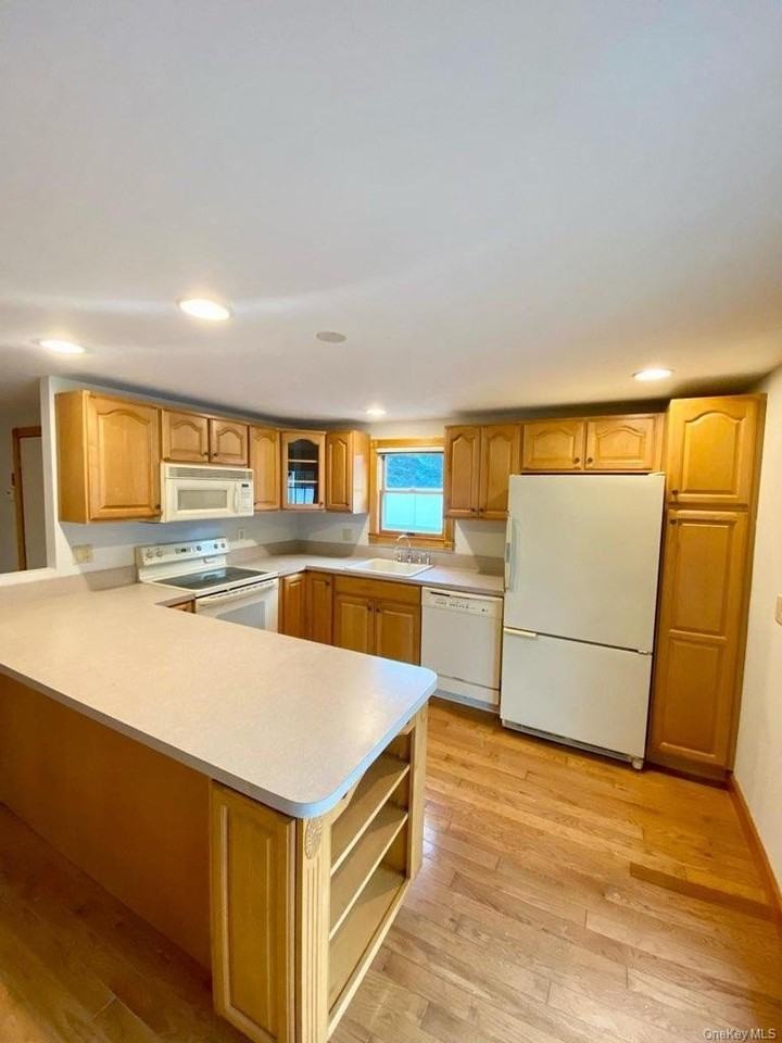 1630 Jefferson Ave - Photo 2 of 9
