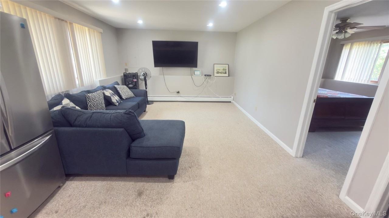 9 Florus Crom Ct - Photo 4 of 7