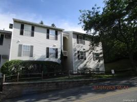 featured image of 28 Lexington Hl #6