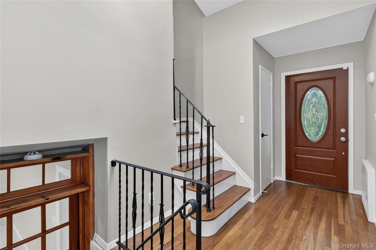 10 Sycamore Rd - Photo 2 of 20