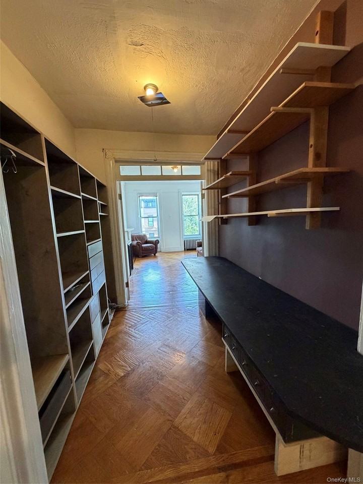 439 Quincy St - Photo 4 of 9