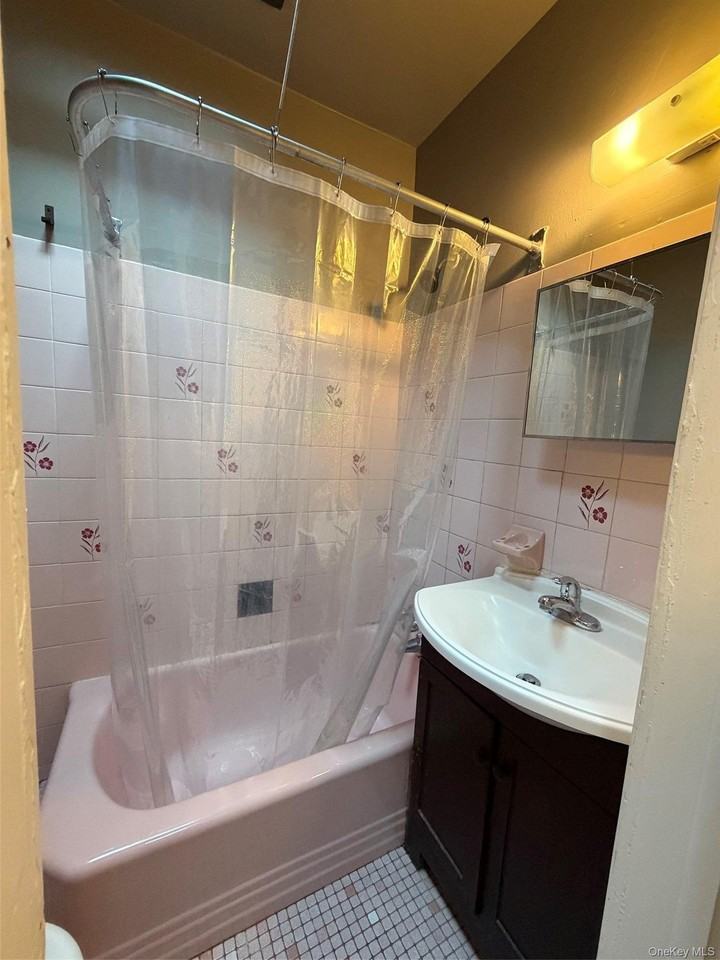439 Quincy St - Photo 5 of 9