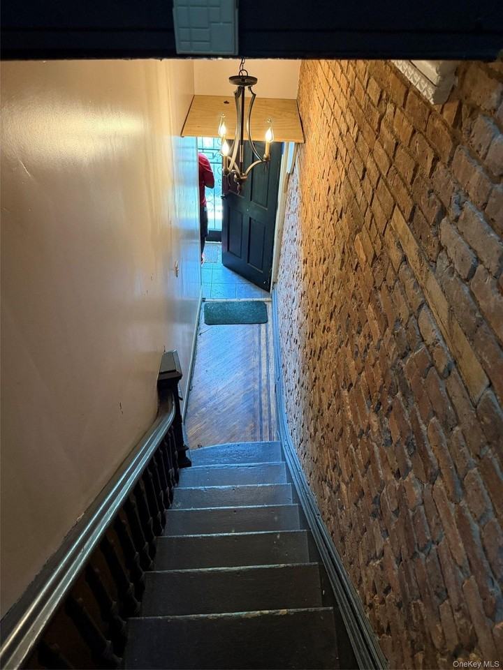 439 Quincy St - Photo 6 of 9