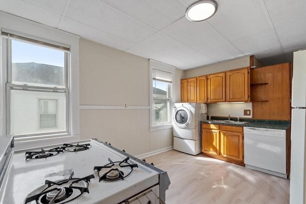 9 Reynolds St #2 - Photo 5 of 24