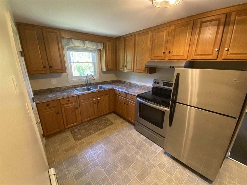 24 River St #B - Photo 3 of 11