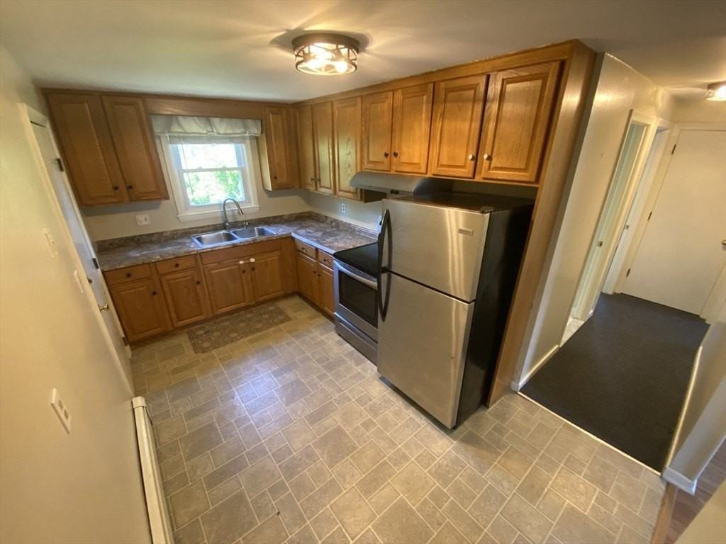 24 River St #B - Photo 4 of 11