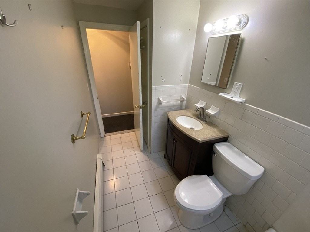 24 River St #B - Photo 5 of 11