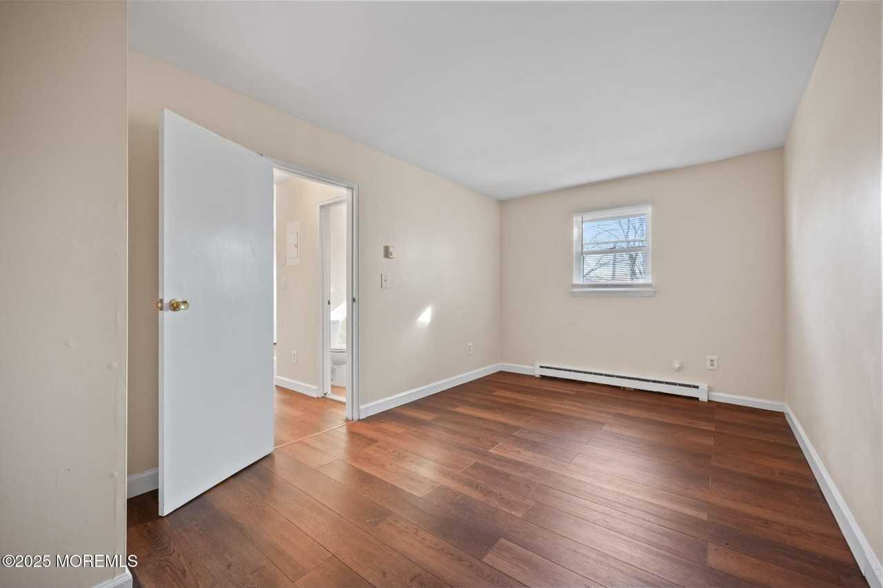 175 Buckelew Ave - Photo 7 of 31