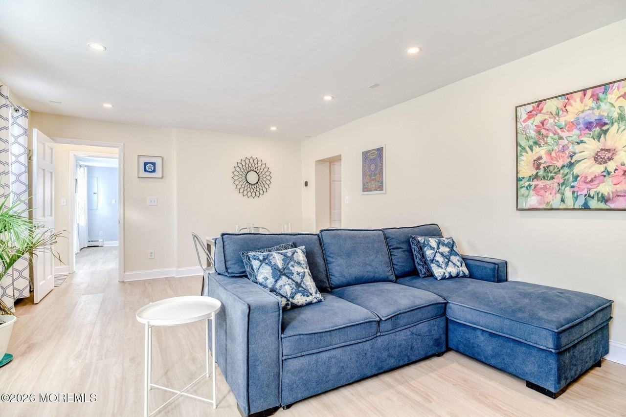 18 Abbott Ave - Photo 2 of 16