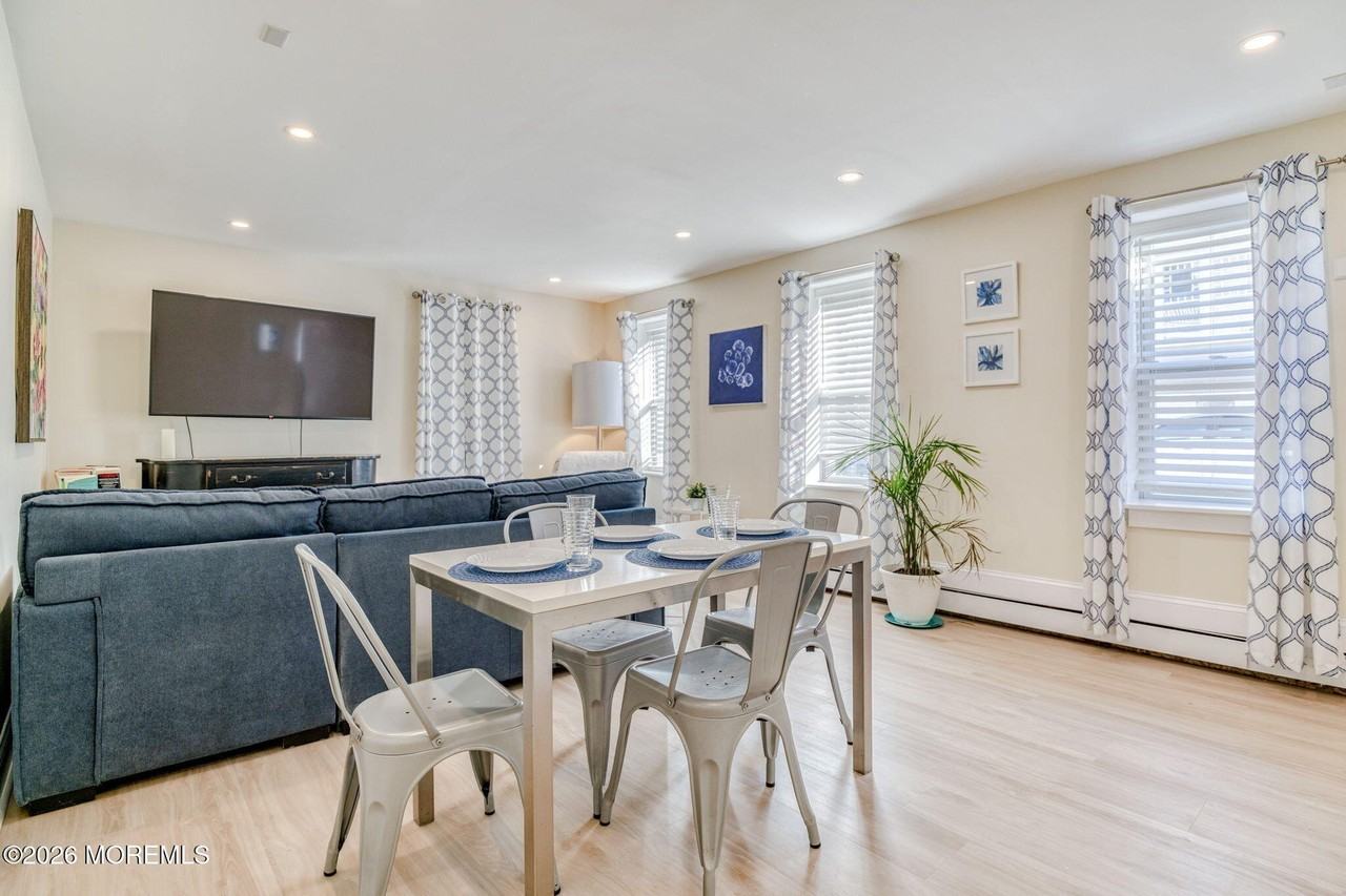 18 Abbott Ave - Photo 3 of 16