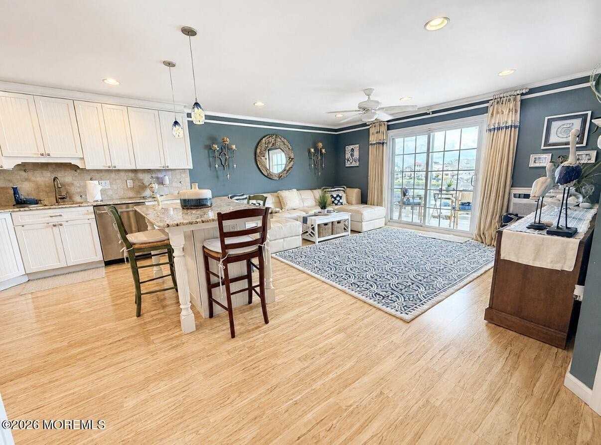 809 Ocean Ave #10 - Photo 4 of 15
