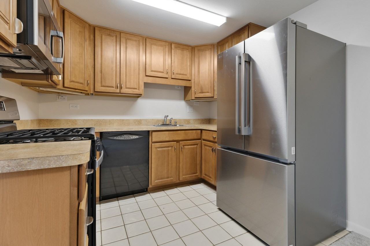 117 Cotuit Ct - Photo 2 of 16