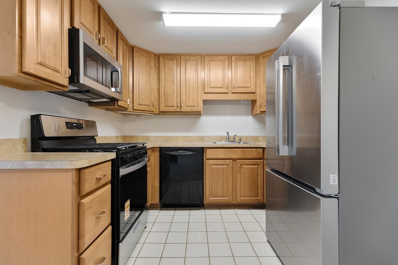 117 Cotuit Ct - Photo 3 of 16