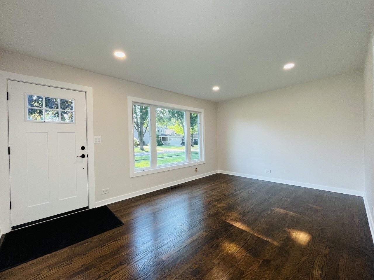 318 N Owen St - Photo 3 of 14