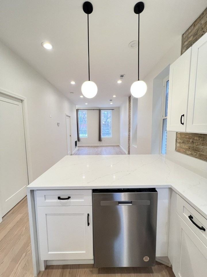 1329 W 19th St #1 - Photo 4 of 11
