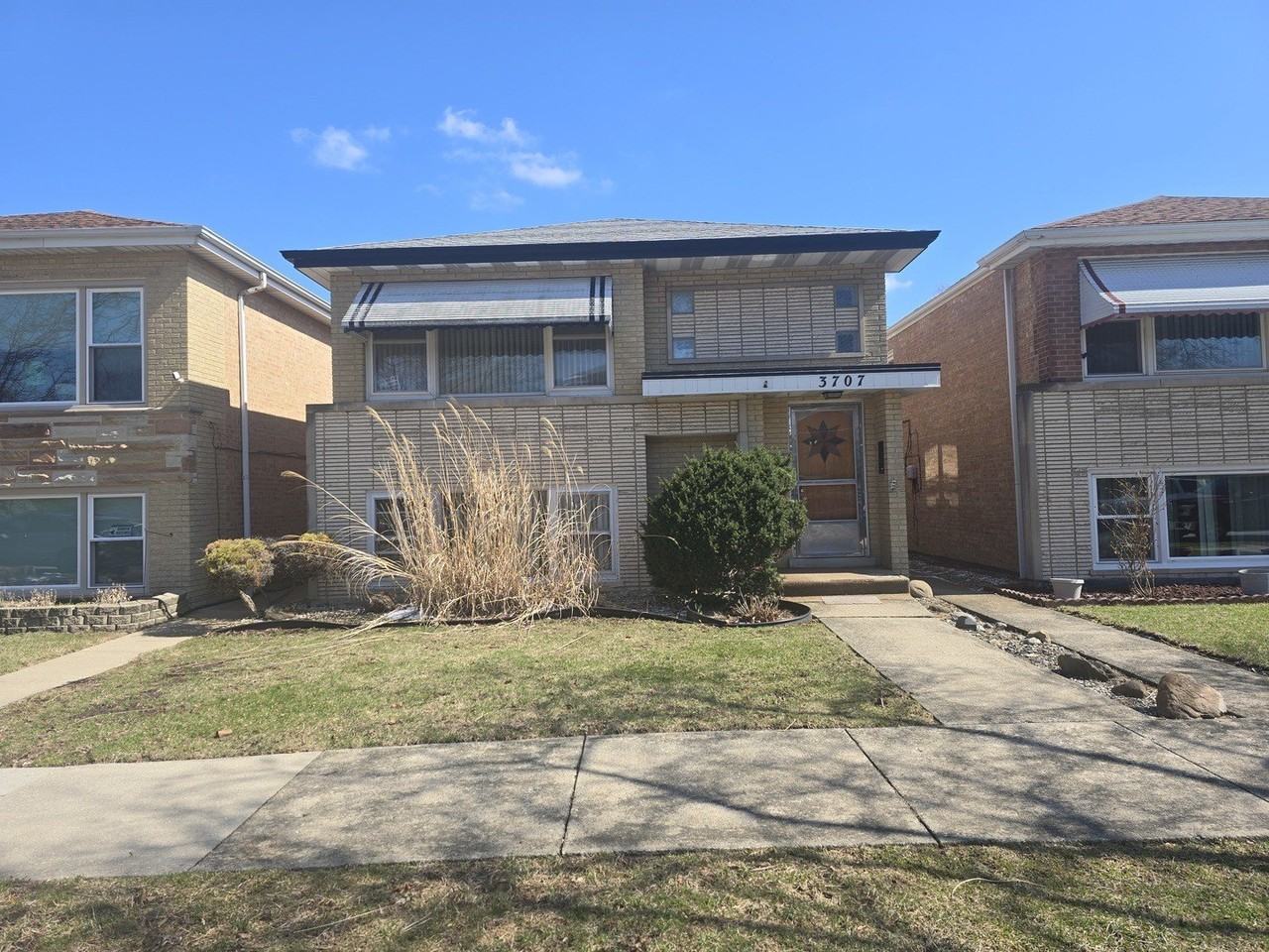 3707 Clarence Ave - Photo 2 of 12