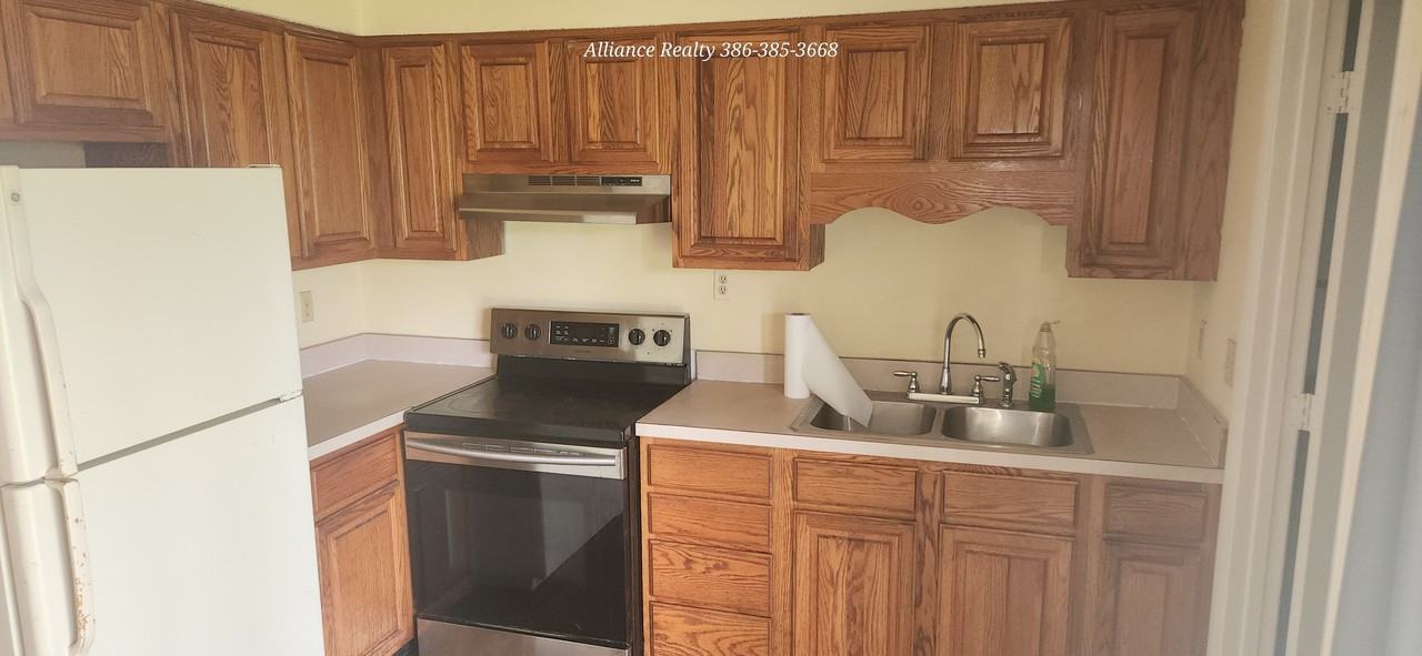 303 Oleander Dr - Photo 4 of 10