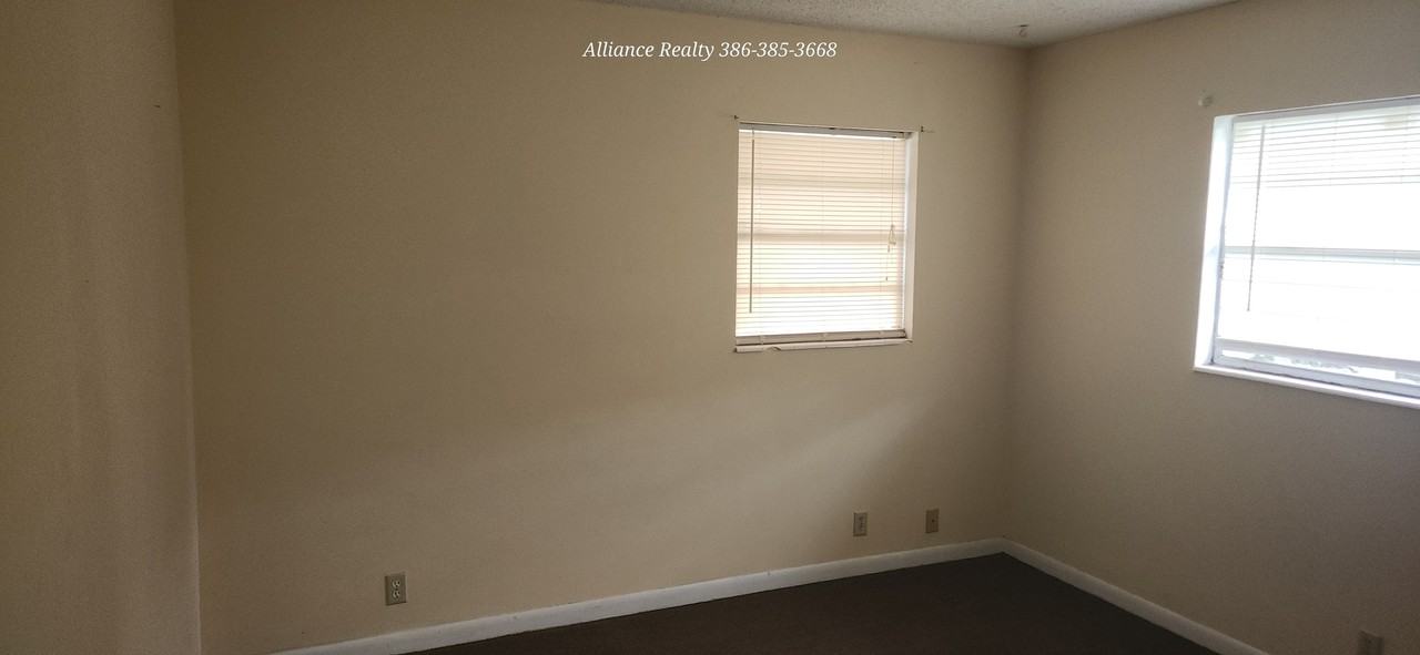 303 Oleander Dr - Photo 6 of 10