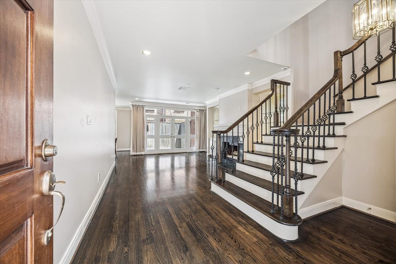 2732 Mid Ln - Photo 2 of 16