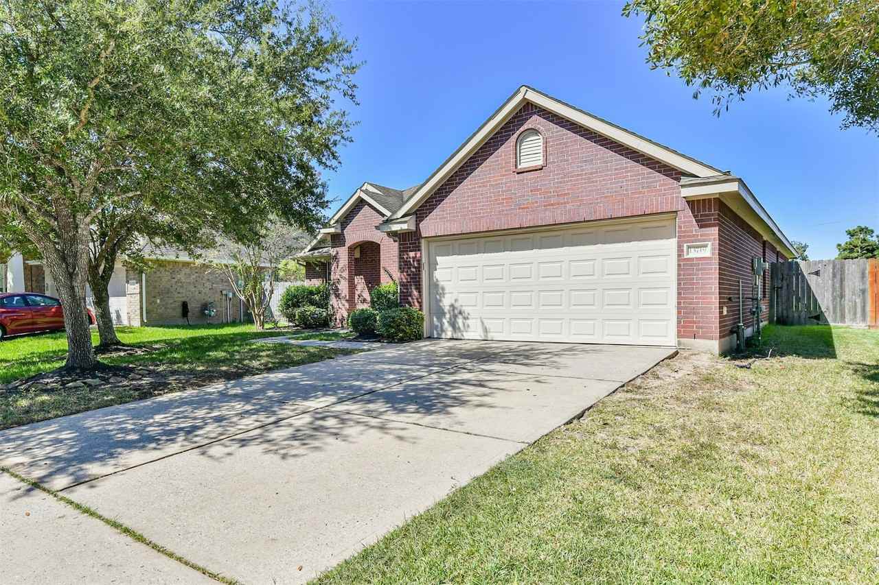13719 Rolling River Ln - Photo 2 of 36