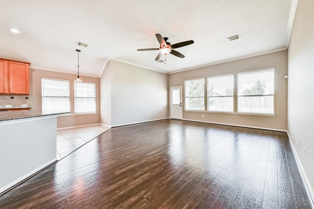 13719 Rolling River Ln - Photo 4 of 36