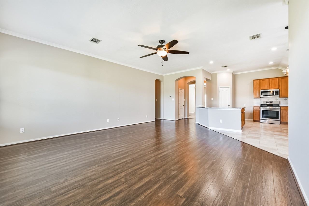 13719 Rolling River Ln - Photo 5 of 36