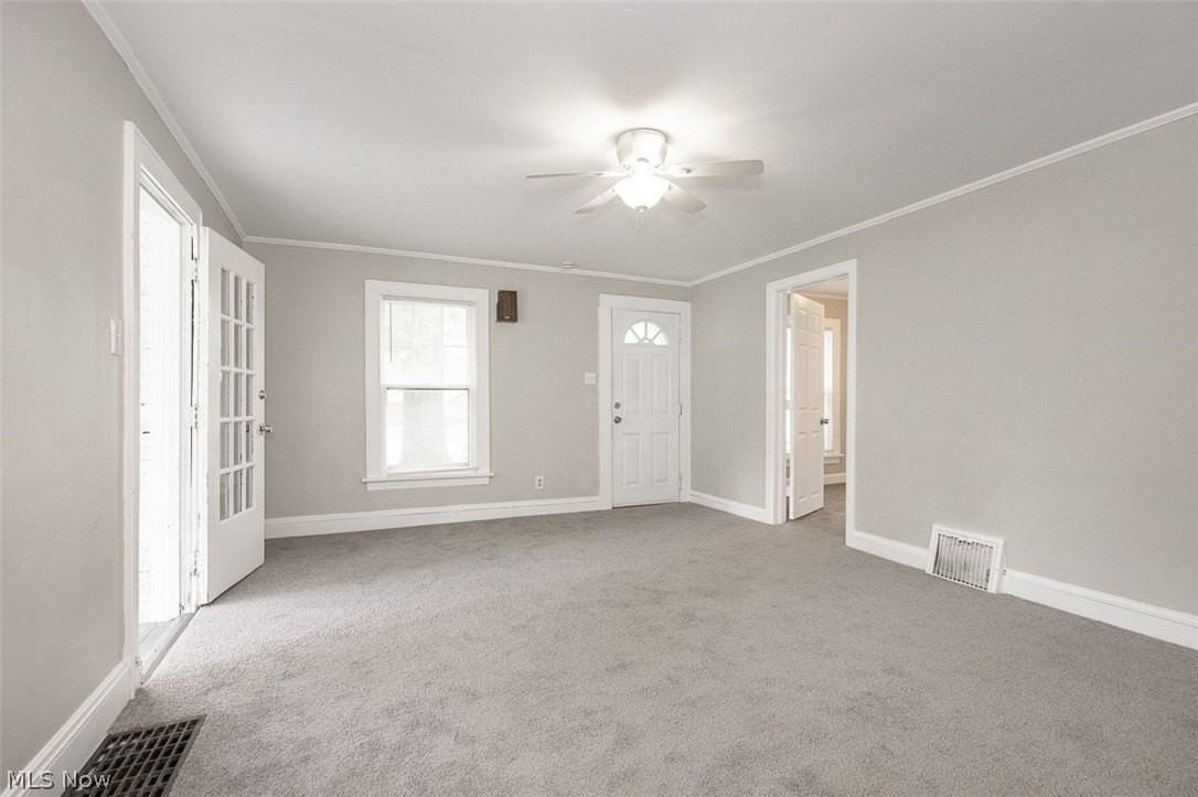 1255 Superior Ave - Photo 4 of 31